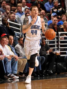 霍姆格伦：冲突已过专注当下，三分全中感恩团队